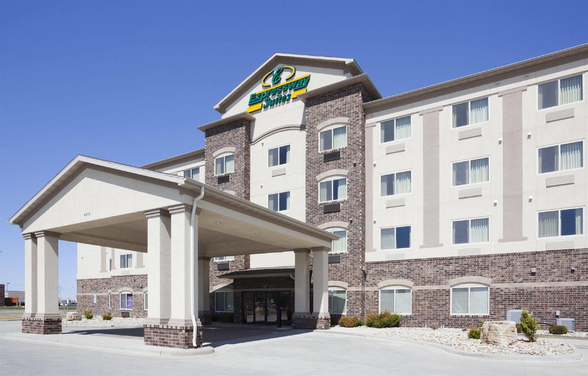 Expressway Suites Fargo Ngoại thất bức ảnh